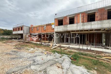Pula, Busoler, moderni trosobni stan na odličnoj lokaciji, 1. kat, 58 m²