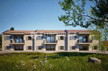 Istra, Rovinj okolica, Putini, trosoban stan 84.08 m² s vrtom i natkrivenom terasom u prizemlju