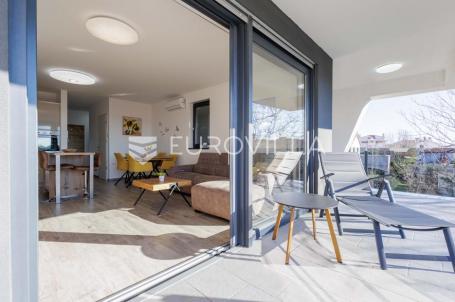 Istra, Medulin, trosoban stan u modernoj, novoj stanogradnji 94 m², prvi kat