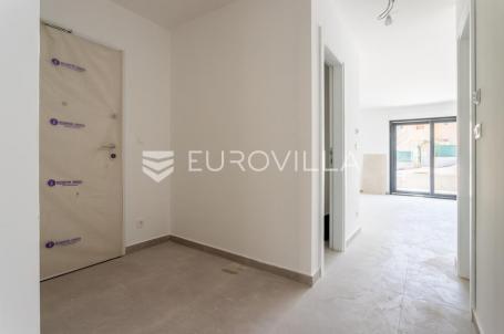 Čiovo, Okrug Gornji, dvosoban stan s terasama i vrtom