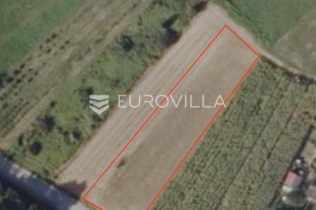 Oštrice, građevinsko zemljište površine 1150 m²