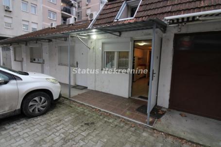 Odličan Uknjižen stan. . . 