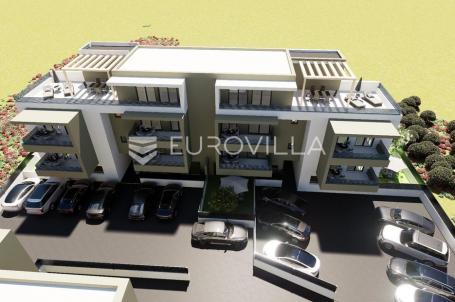 Trogir, dvosoban stan s prostranom terasom i parkirnim mjestom