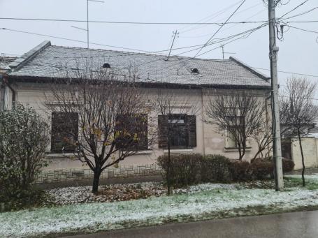 263m² blizu Županije – tri stambene celine, idealno za veliku porodicu