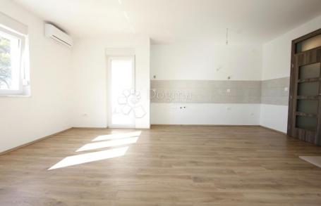 VODICE - dvoetažni stan na 1. katu 130 m2