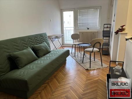 BULEVAR OSLOBOĐENJA IZDAJE SE NAMEŠTENA GARSONJERA