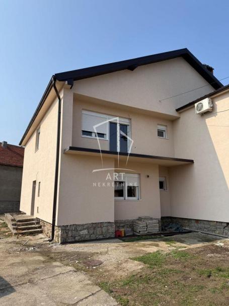 Stari Banovci, dvojna kuća, 6.23 ari ID#14299