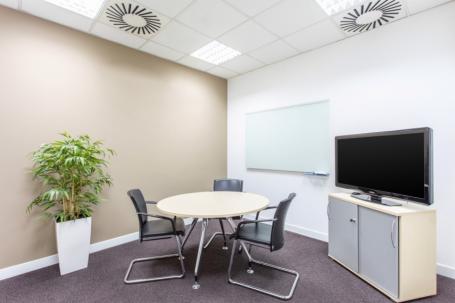 Uđite u kancelariju spremnu za korišćenje za 10 osobe na lokaciji Regus New Town