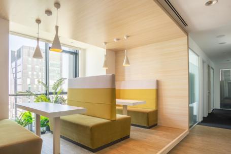 Neograničen pristup prostoru za zajednički rad na lokaciji Regus GTC FORTYONE