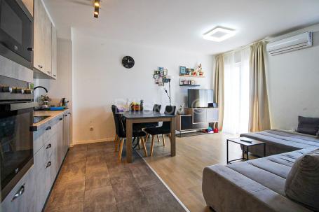 Split Kila prodaja dvosoban stan, 3 parkirna mjesta, ostava