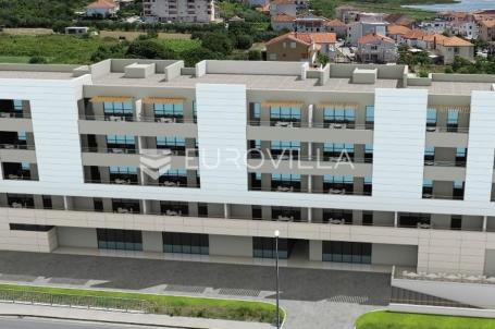 Trogir jednosoban stan 57 m² treći kat s pogledom na more