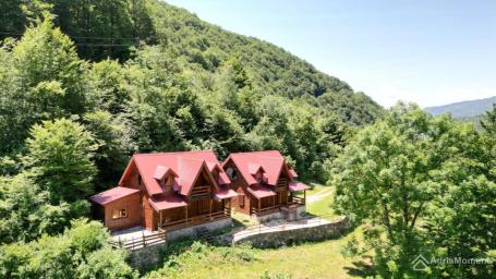 Dvije kuće u stilu chalet u Kolašinu - legalno