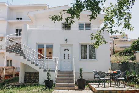 We offer a house in the tourist village of Dobry Vody, close to the sea. 
