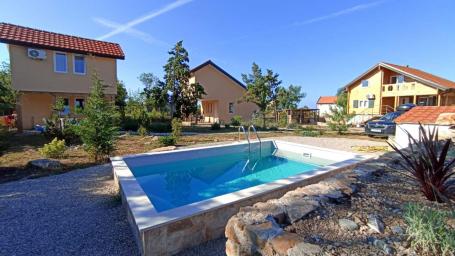 For sale 3 houses with a large landscaped plot and a swimming pool. Zagora. 