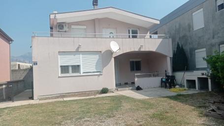 For sale a cozy house in Bar, Polje district. 