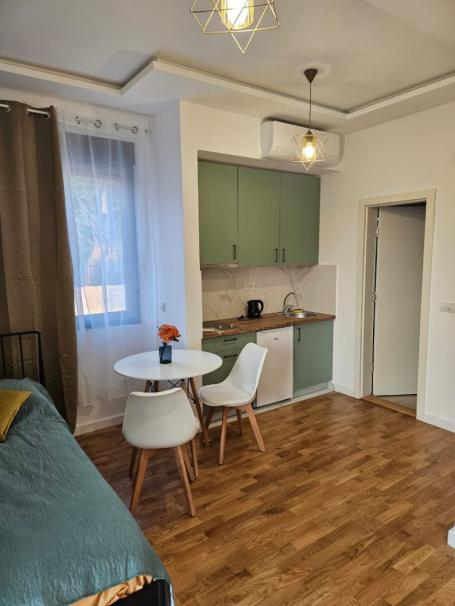 A new studio apartment in a modern new building in the city of Bar is offered for sale. 