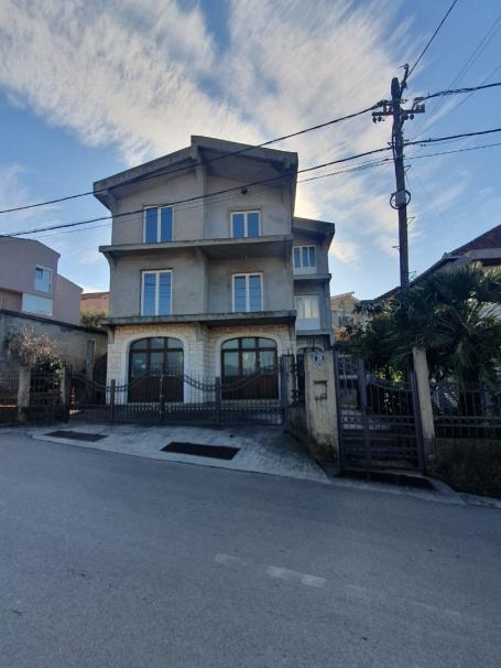 Three-story house in Bar