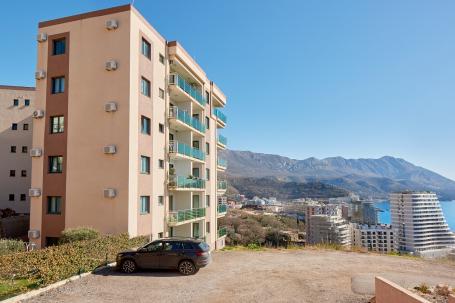 Urgent! 2 bedroom apartment with sea view in Becici
