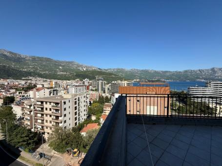 Spacious 2 bedroom apartment with sea view in Budva (Babin Do)