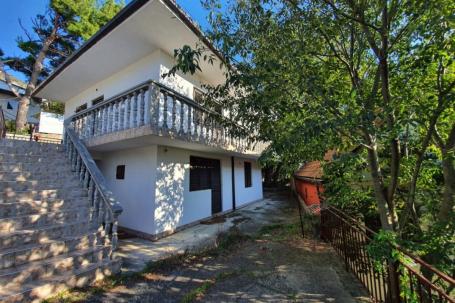 A legally-built 7-bedroom house in Sutomore