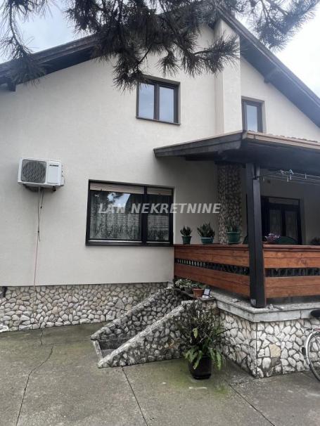 PORODIČNA KUĆA!