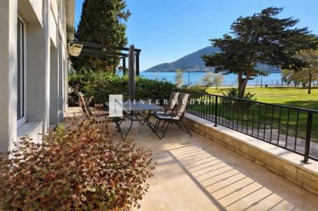 Stan Igalo – prva linija do mora, novogradnja, garaža, 107m²