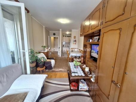 DVOSOBAN STAN 45M2 SOMBORSKI BULEVAR U DOBROM STANJU 139 000EU