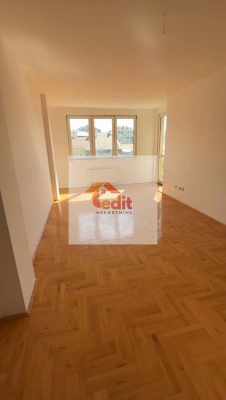 DVOIPOSOBAN STAN 63 M2-BULEVAR NEMANJIĆA