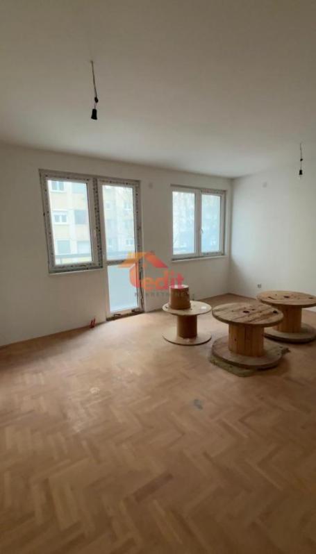 TOP LOKACIJA-72M2-BULEVAR NEMANJIĆA