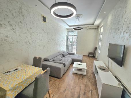 Renoviran dvosoban stan 62m² + terasa 30m² – Golubovina, Budva