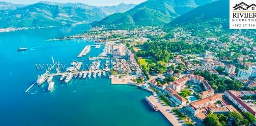 Na prodaju dvosoban stan Tivat centar