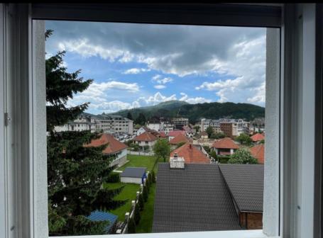PRODAJE SE- moderan jednosoban stan sa garažom - centar Kolašina