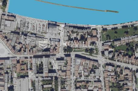 Osijek, Centar grada, iznajmljuje se atraktivan ulični prostor površine 36 m²