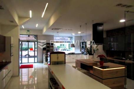 Pula, centar, ulični lokal/poslovni prostor na atraktivnoj lokaciji 177,10 m², ODLIČNA INVESTICIJA
