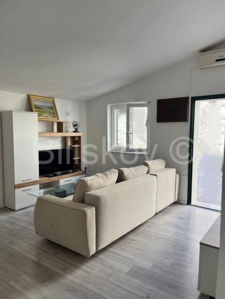 Brač, Milna, prodaja samostojeća prizemna kuća 20 m od mora