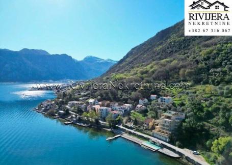 Na prodaju luksuzna kuca prvi red do mora Stoliv Kotor
