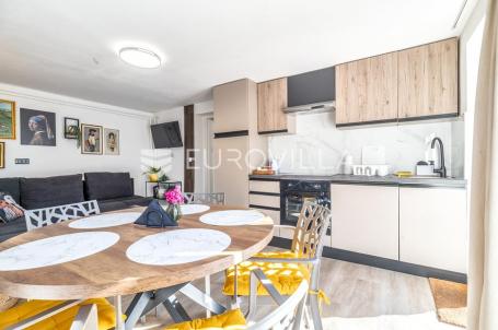 Zagreb, Gornja Dubrava, trosoban stan sa terasom i vrtom 65 m², uključene režije