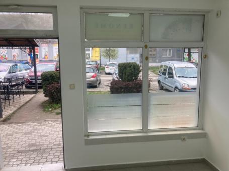 ODLIČAN Lokal za izdavanje 24m2 na EXTRA lokaciji NA PIJACI u Apatinu