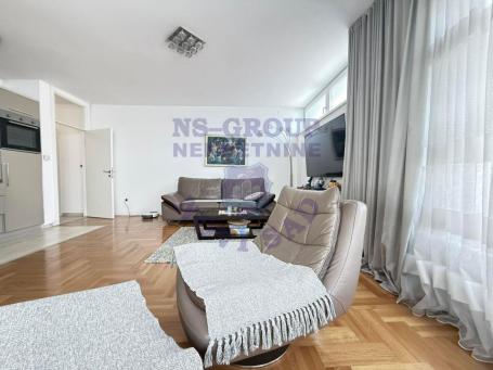 Trosoban stan u Centru grada 76m2