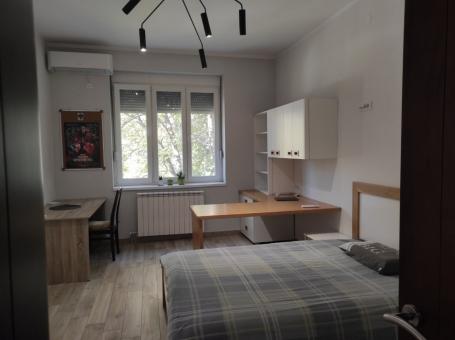 Izdavanje, dvosoban stan, 96m², Centar, Podgorica