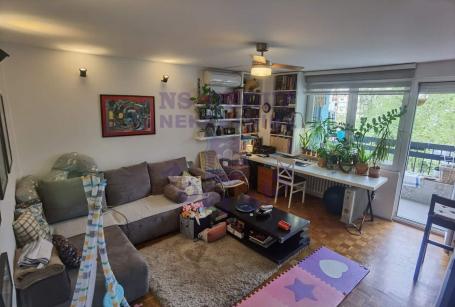 VEOMA KOMFORAN DVOSOBAN STAN U NAJLEPSEM DELU GRADA!