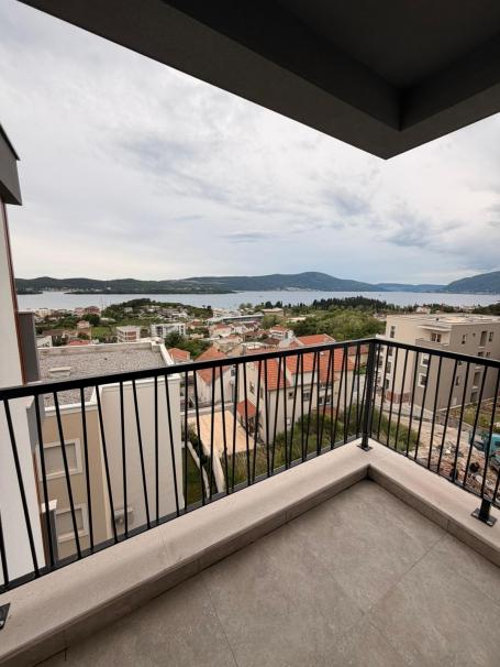 Dvosoban stan sa otvorenim pogledom na more – Kava, Tivat