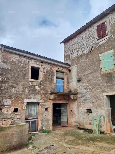 Kuća Prodaje se kuća za renovaciju, blizina Tinjana!