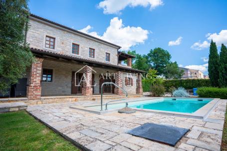 Istra, Poreč okolica – kamena vila s bazenom na prodaju, mirna i lijepa lokacija