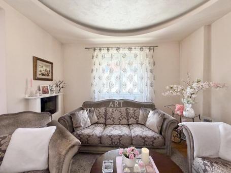 Lux, moderan, uknjižen ID#14902