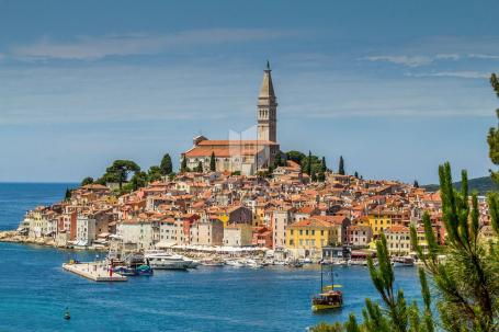 PRILIKA, Rovinj, samostojeća kuća za adaptaciju na korak od mora