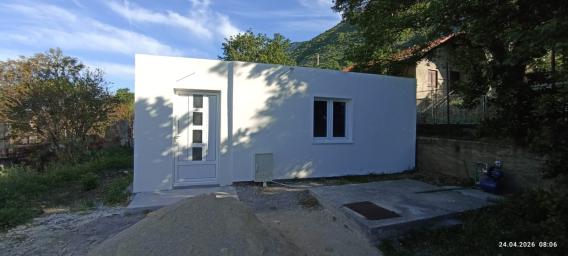 Legal house with a sea view in Sutomore