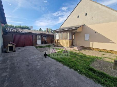 Sombor – MZ Mlake – Renovirana kuća sa dvorišnim stanom, plac 683m²