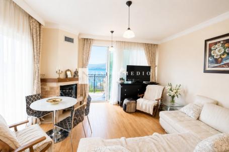 Prodaja – stan 55 m² + terasa 20 m², druga linija od mora, Đenovići, Herceg Novi