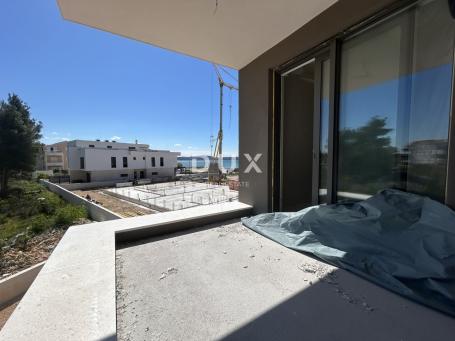 ŠIBENIK, SRIMA – Dvosoban stan u novogradnji s liftom, 70 m od mora
